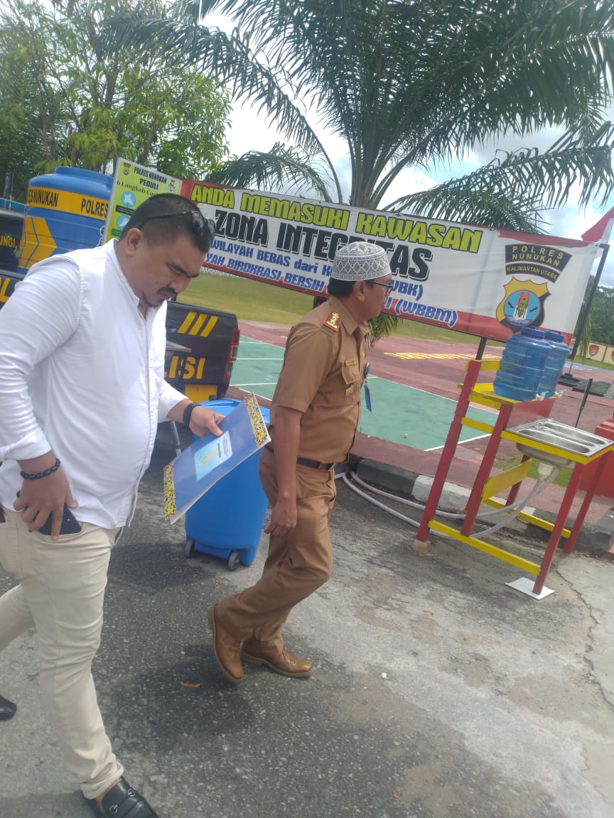 Di dampingi pengacara H. Andi Joni mbuat laporan polisi terkait pencemaran nama baik yg dilakukan oknum DPRD Nunukan Andre Pratama